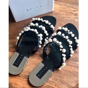 Like new slide sandal.